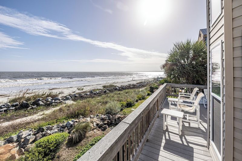 Georgia's Most Inviting Outdoor Spaces You'll Want To Copy ASAP - Decor Hint Golden Isles Beachfront Decks