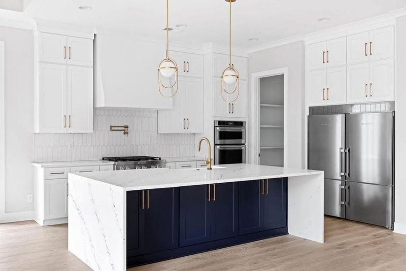 18 Sherwin-Williams Paint Colors Interior Designers Can't Stop Using - Decor Hint Pure White
