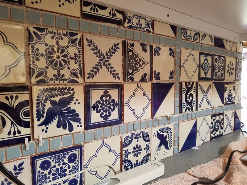 8 Southwestern Entryway Ideas Inspired By New Mexico Casitas - Decor Hint Talavera Tile Accents