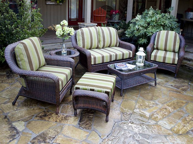 10 Designs That Make Your Home Look Tacky (And 3 That Are Always A No) - Decor Hint Plastic Or Vinyl Cheap-Looking Décor