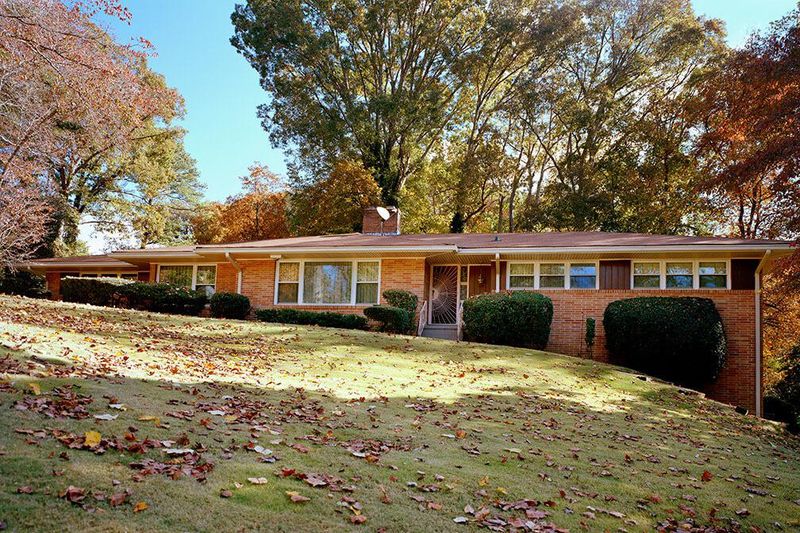 12 Popular House Designs In St Louis That May Disappear By 2030 - Decor Hint Brick Ranch Homes