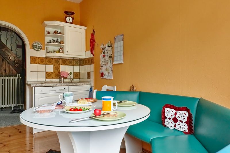16 Vintage 1970s Kitchen Designs That Will Make You Feel Nostalgic - Decor Hint Built-In Breakfast Nooks