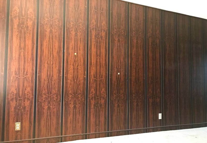 10 Stylish Retro Decor Pieces Back In Style And 6 You Should Still Avoid - Decor Hint Fake Wood Paneling