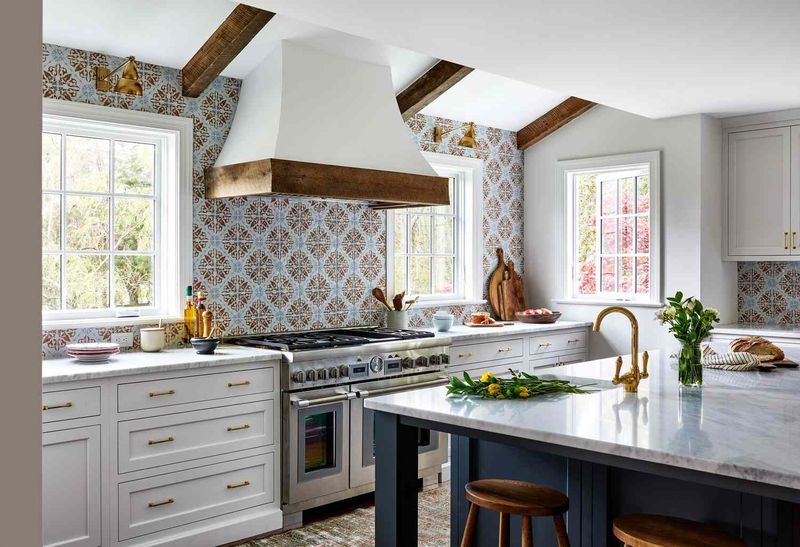Full backsplash to ceiling