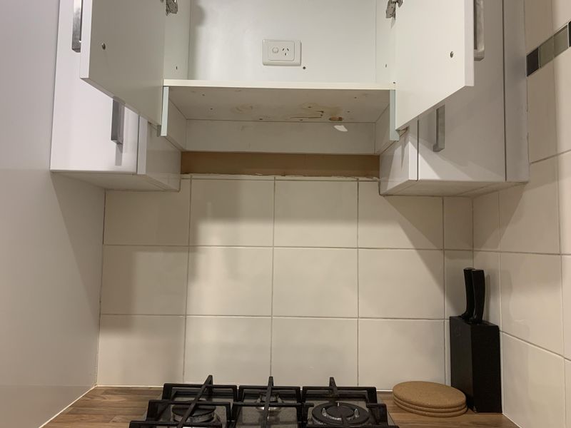 21 Mistakes Everyone Makes When Decorating A Kitchen - Decor Hint Installing Inadequate Ventilation