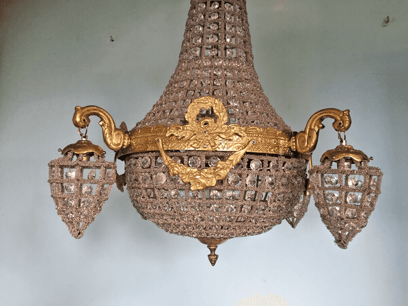The Old Vintage Decor Trend Making A Stylish Comeback In Homes Today - Decor Hint Vintage-Inspired Chandeliers