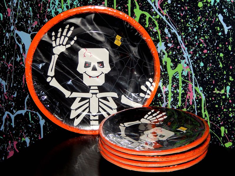 Indiana's Collectibles Market Faces Change With 14 Items Losing Value Fast And 6 Now Practically Worthless - Decor Hint Collector Plates