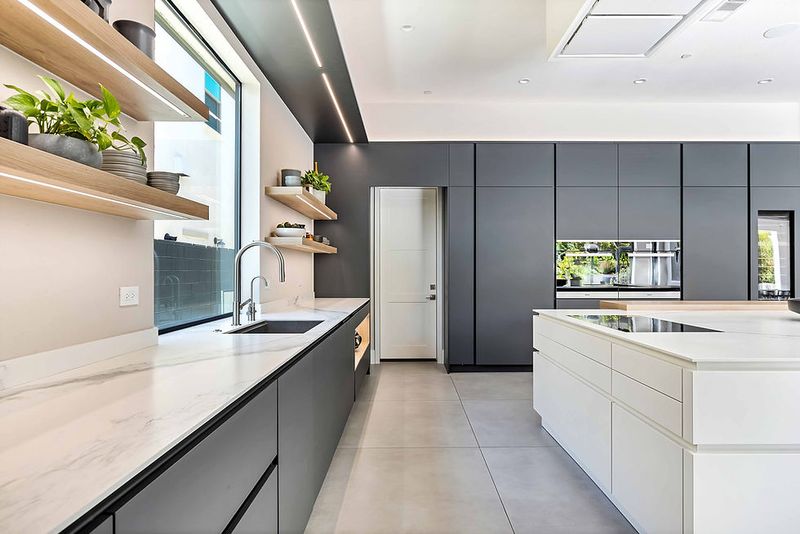 24 Clever Upgrades Designers Swear By For A High-End Kitchen Vibe - Decor Hint Sleek Minimalist Lines
