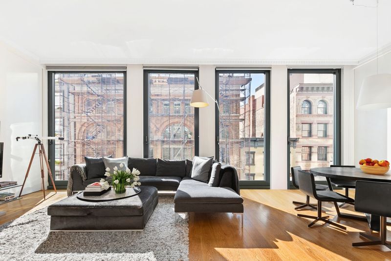 8 Urban Design Details That Define New York Homes With Timeless Style - Decor Hint Oversized Windows And Natural Light