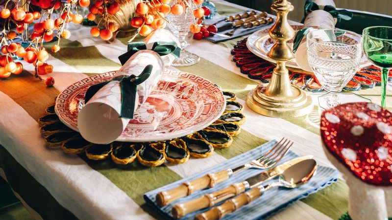 9 Simple, Chic Ideas To Give Your Garden Party A Stunning Wow Factor - Decor Hint Personalized Accents And Coherent Color Themes