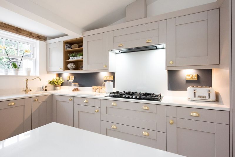 11 Outdated Kitchen Trends In Kentucky, And 9 Classics That Never Go Out Of Style - Decor Hint Simple, Functional Hardware Provides Everyday Elegance