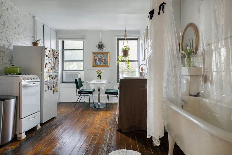 Clear Signs That Your Home Needs Renovation - Decor Hint Outdated Kitchen And Bathrooms