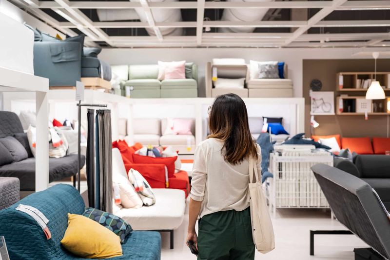 Should You Pick Your Paint Or Furniture First? Here's What Designers Say - Decor Hint Follow The Price Tag Strategy