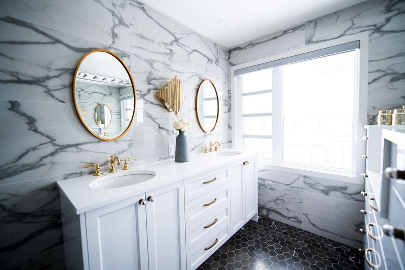 Selling Your Home? 8 Features To Change Fast And 5 Extras That Could Cost You Buyers - Decor Hint Old Or Worn Bathroom Fixtures