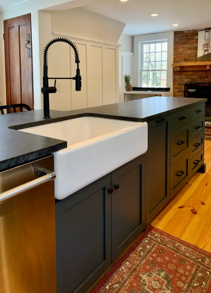 10 Ways Country Style Is Reinventing The Kitchen Scene In 2025 And 8 Additional Ideas You'll Fall For - Decor Hint Farmhouse Sinks With Modern Edges