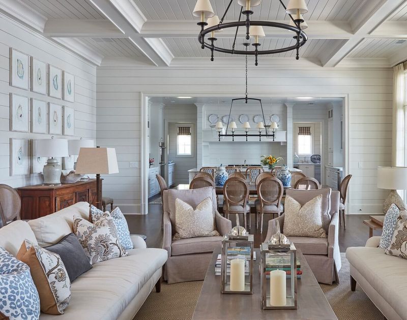 Looking For Beach Decor Inspiration? Here Are 7 Seaside Style Homes We Love In Louisville - Decor Hint Lakehouse Chic