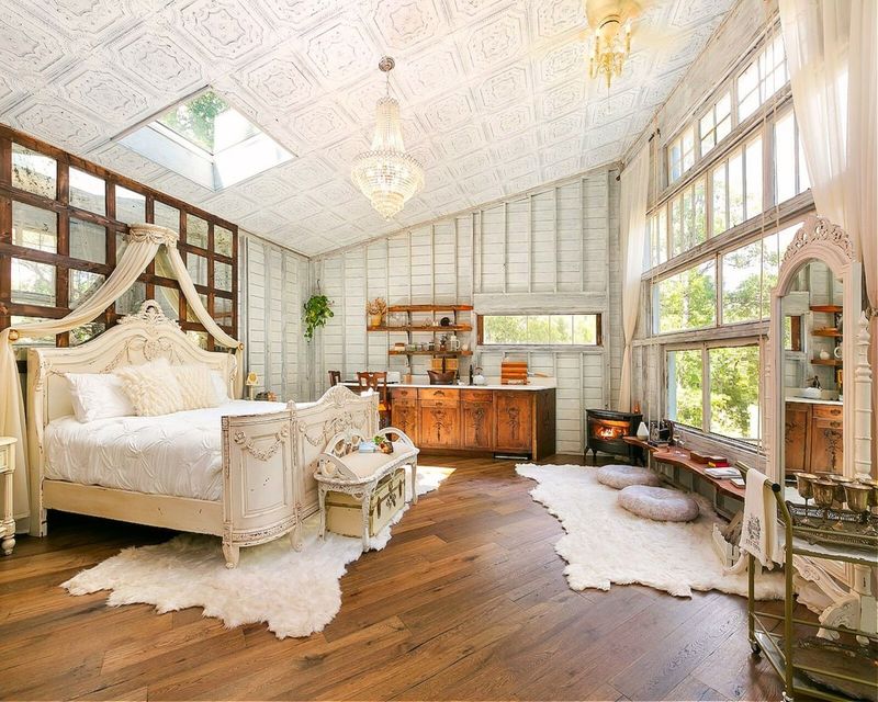 These 22 Bedroom Rug Ideas Complete The Perfect Sanctuary - Decor Hint Faux Fur Rugs