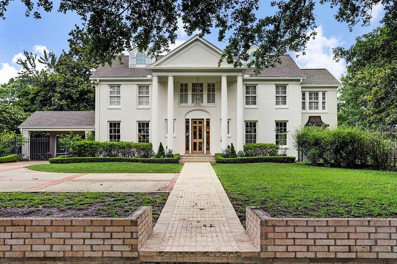 17 Types Of Houston Homes That Might Be History By 2030 - Decor Hint Two-story brick Colonial revivals