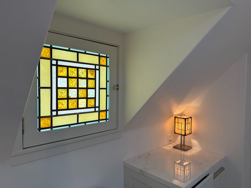 20 Retro Finds That Are Back In Style For Today's Homes - Decor Hint Stained Glass Accents