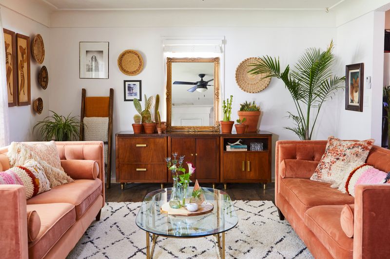 7 Modern Couch Colors Designers Recommend And 6 Outdated Ones To Avoid - Decor Hint Soft Terracotta Or Clay