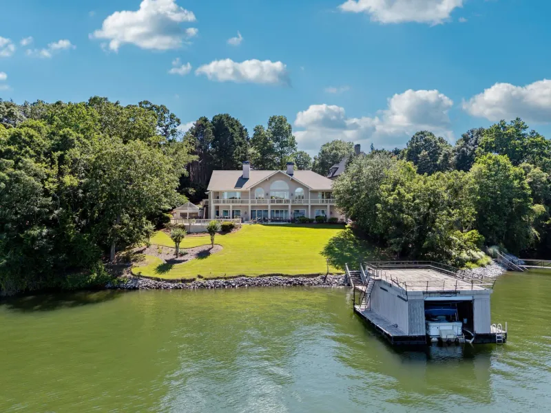 Planning To Buy In Georgia These 7 Home Styles Could Cost More Soon - Decor Hint Luxury Lake Houses