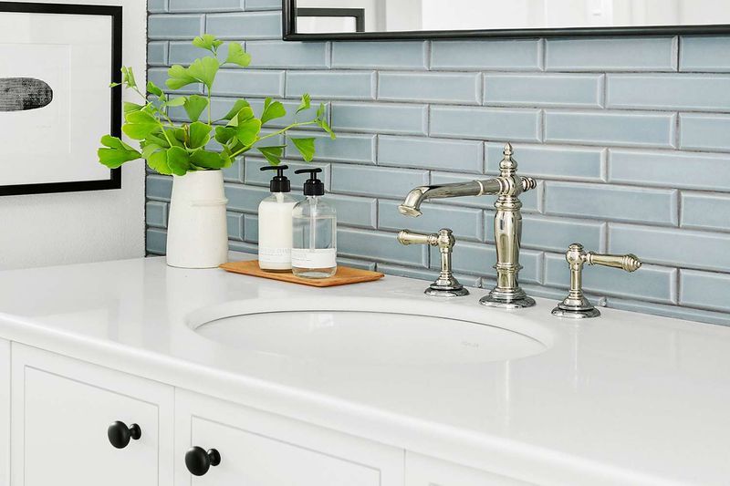 How To Fake A Deep Clean 10 Visual Tricks And 7 Spotless Secrets That Impress Guests - Decor Hint Wipe Down Faucets