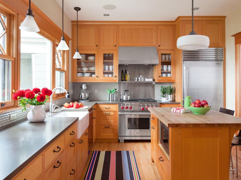 Oak Cabinets With Heavy Grain