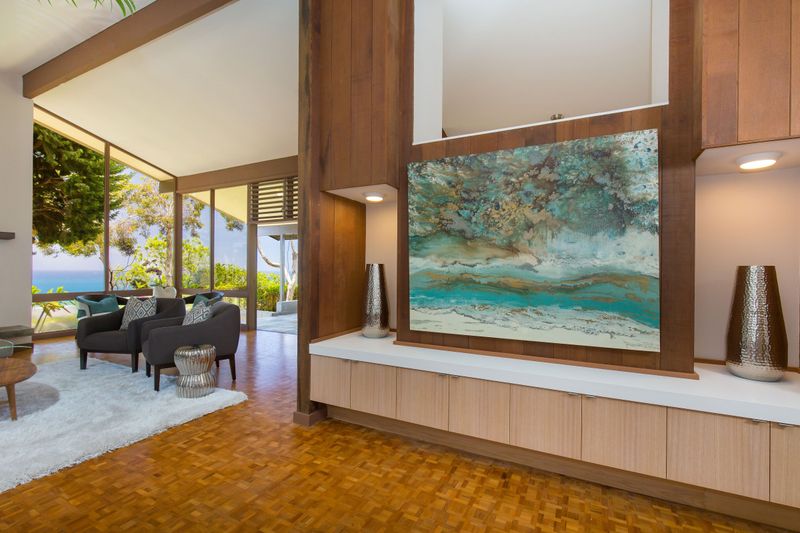 13 Home Staging Techniques Used In Hawaii That Can Transform A Room Quickly - Decor Hint Strategic Mirror Placement
