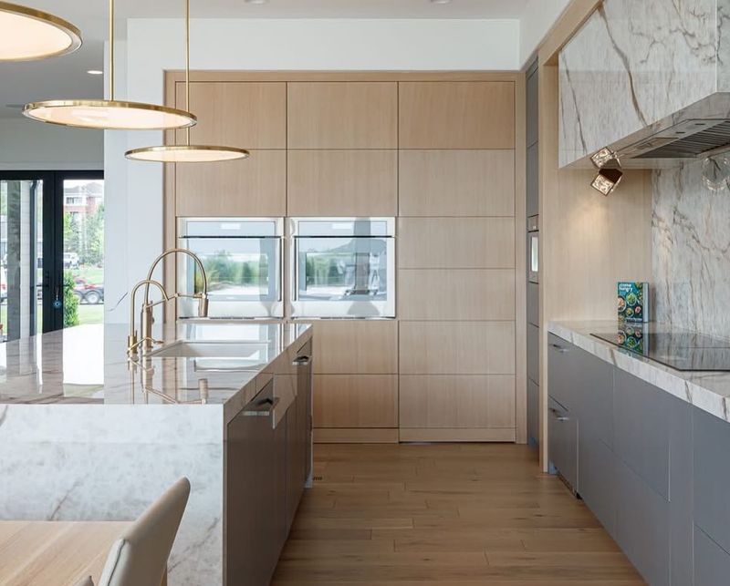 These 12 Kitchen Trends Are On Their Way Out (Plus 10 Timeless Looks To Stick With) - Decor Hint Appliance Garages Closing Shop