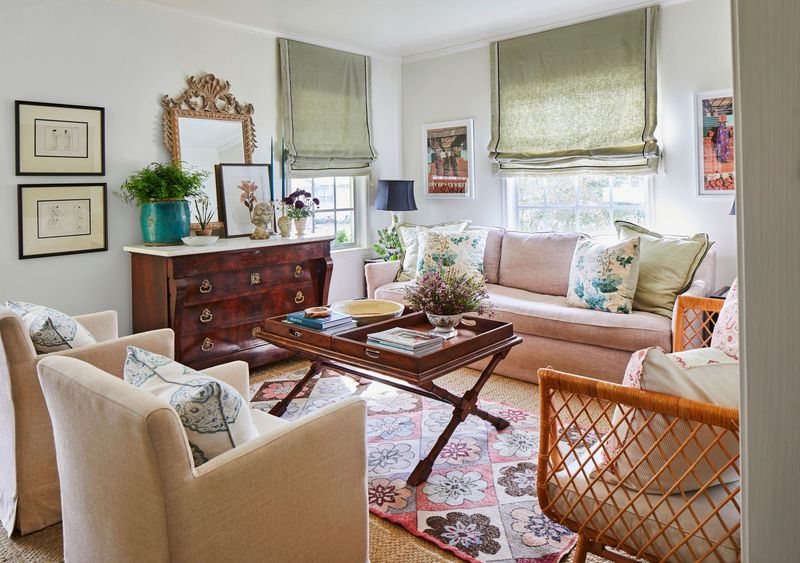 These Are The 22 Things Designers Say You Should Never Put In A Small Living Room - Decor Hint Furniture With Exposed Legs That Create Visual Clutter