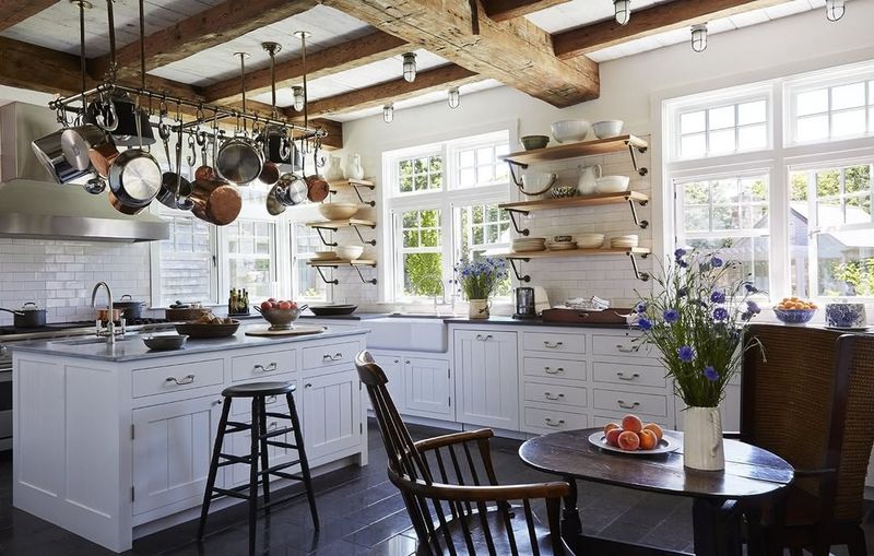 8 Kitchen Layouts That Work Wonders In Alabama Farmhouses - Decor Hint Open Concept Hearth Kitchen