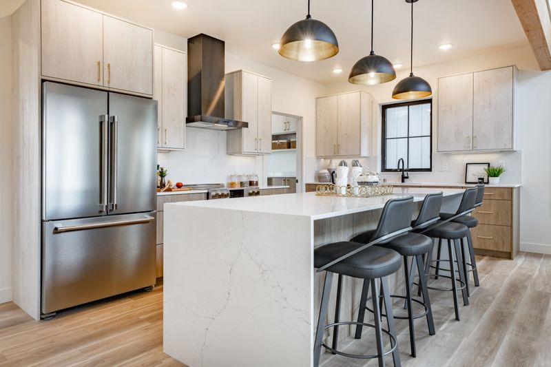 12 Aspects Of Jacksonville Kitchens That May Influence Buyer Decisions Experts Say - Decor Hint Outdated Appliances