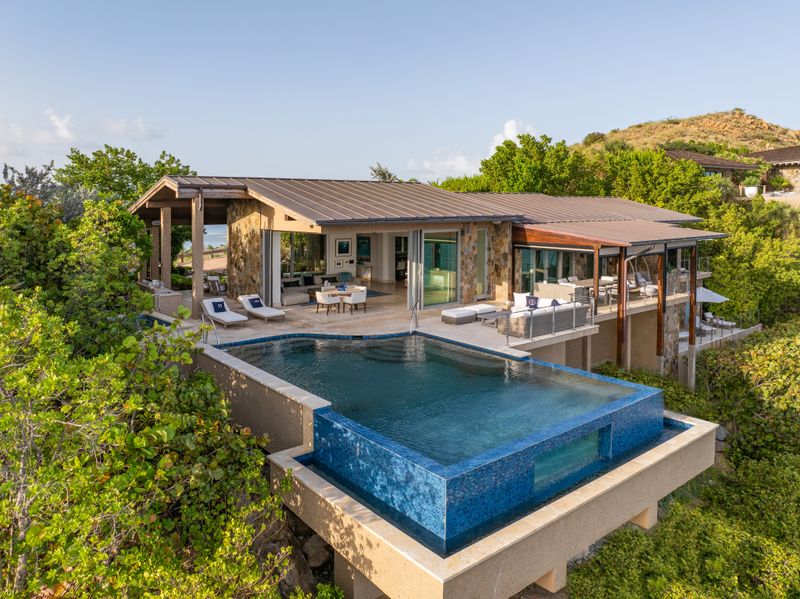 15 Modern House Design With An Amazing View - Decor Hint Hillside Villa with Infinity Pool Views