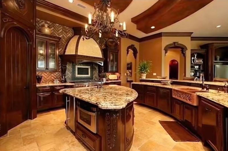 4 Vintage Decor Pieces Losing Value In Jersey City Homes And 6 That Still Impress - Decor Hint Fading Fast: Tuscan-Inspired Kitchen Decor