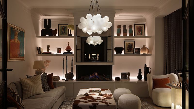18 Reasons Your Living Room Feels Smaller Than It Is, According To Designers - Decor Hint Insufficient Lighting