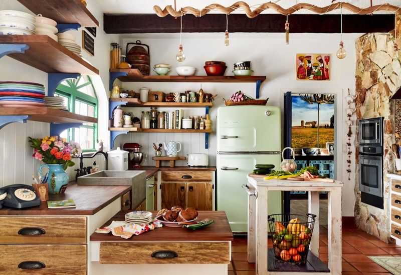 19 Interior Trends That Are Making Antique Collecting Cool Again - Decor Hint Vintage-Modern Kitchen Hybrids