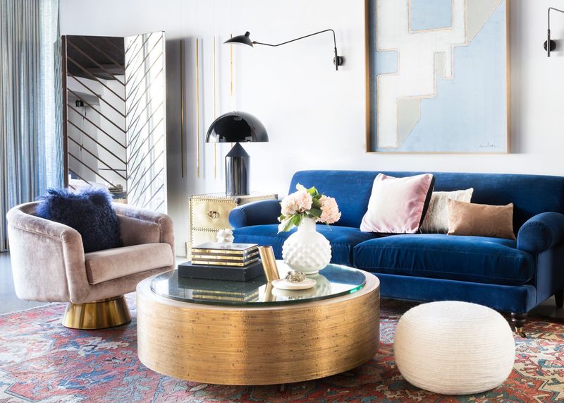 Lucite Is The Stylish Furniture With Lasting Appeal, Designers Share Top Styling Tips - Decor Hint Mix Lucite With Traditional Elements For Balanced Contrast