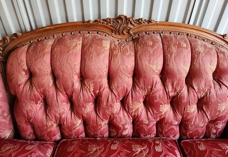 4 Vintage Decor Pieces Losing Value In Jersey City Homes And 6 That Still Impress - Decor Hint Outdated: Mass-Produced Victorian Reproductions