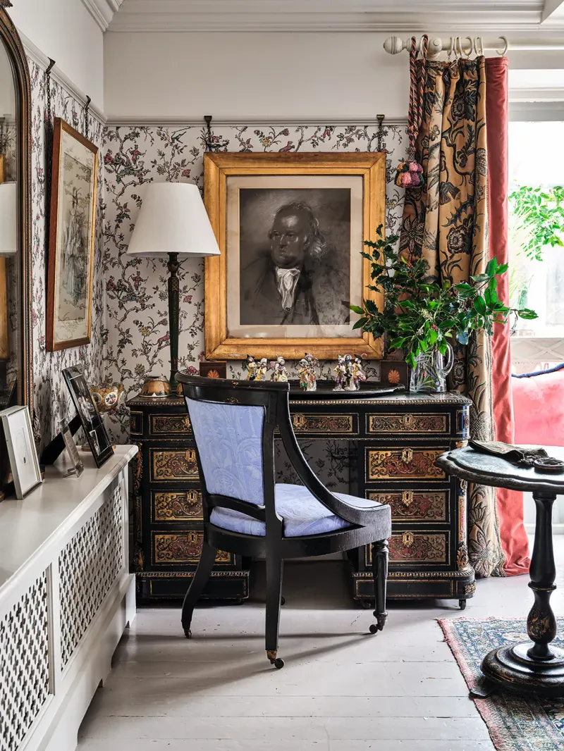 Heirloom Antiques & Family Furniture