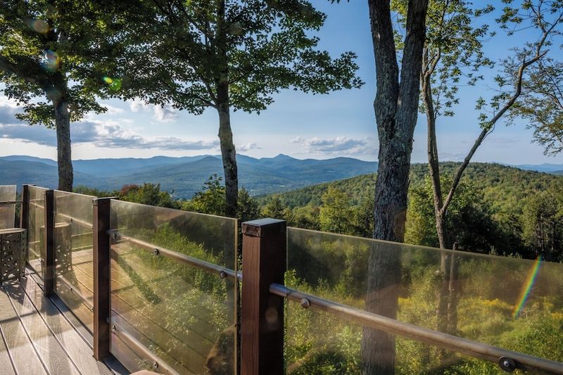 7 Common Outdoor Space Designs Found In Vermont Neighborhoods - Decor Hint Mountain-View Decks