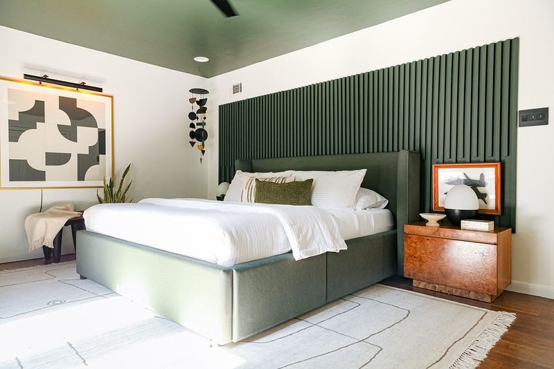 19 Decorating Shortcuts Interior Designers Actually Like And Approve Of - Decor Hint Accent Walls With Paint