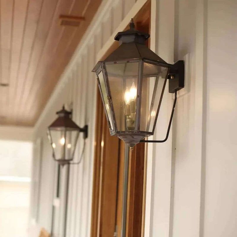 13 Ways Southern Style Adds Charm To Homes In Aurora - Decor Hint Traditional Lantern Lighting