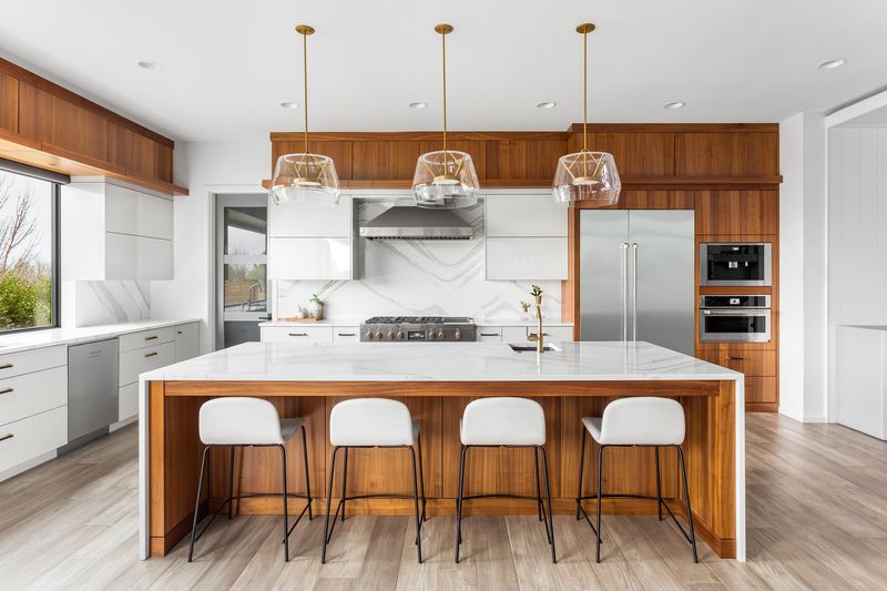 10 Kitchen Looks That Are Losing Popularity In Pennsylvania (With 10 That Still Shine) - Decor Hint Kitchen Islands