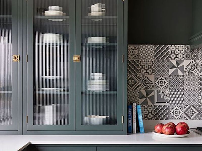 29 Innovative Kitchen Designs Everyone Will Copy Next Year - Decor Hint Fluted Glass Cabinet Fronts