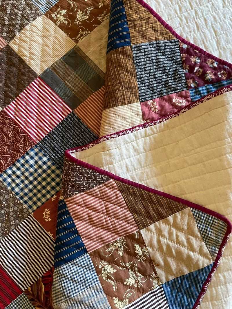You Might Be Sitting On A Fortune 12 Home Items From The 1900s That Could Make You Rich - Decor Hint Vintage Quilt