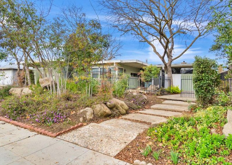 Clovis Real Estate Forecast Shows 4 Home Types Losing Value + 7 That Are Trending Up - Decor Hint Mid-Century Style Homes With Updates
