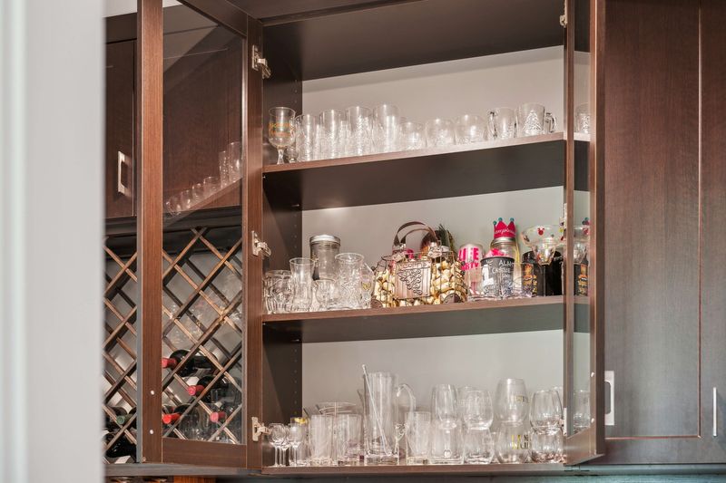 Wine Glass Racks Hanging Under Cabinets