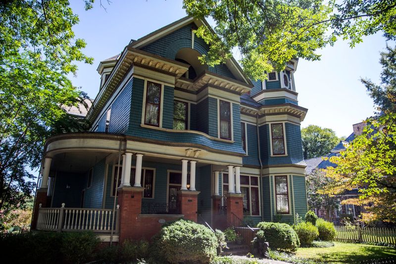 13 Oklahoma Homes That Won't Stand The Test Of Time Beyond 2030 - Decor Hint Over-Embellished Victorian Facades
