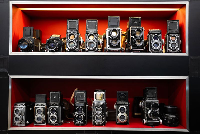 22 Ways To Use Antiques In Your Home Without It Looking Like A Museum - Decor Hint Create Unexpected Vignettes