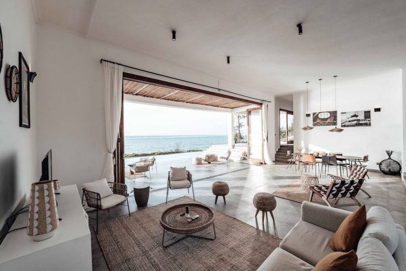 How Florida Homes Make The Most Of Natural Light - Decor Hint Reflective Color Schemes